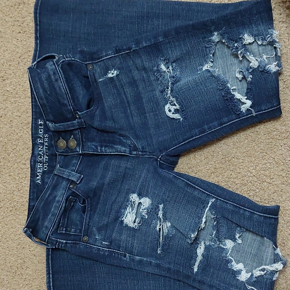 A double zero American Eagle Skinny Jeans